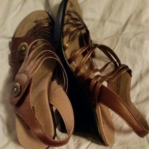 Dromedaris strappy sandal 8